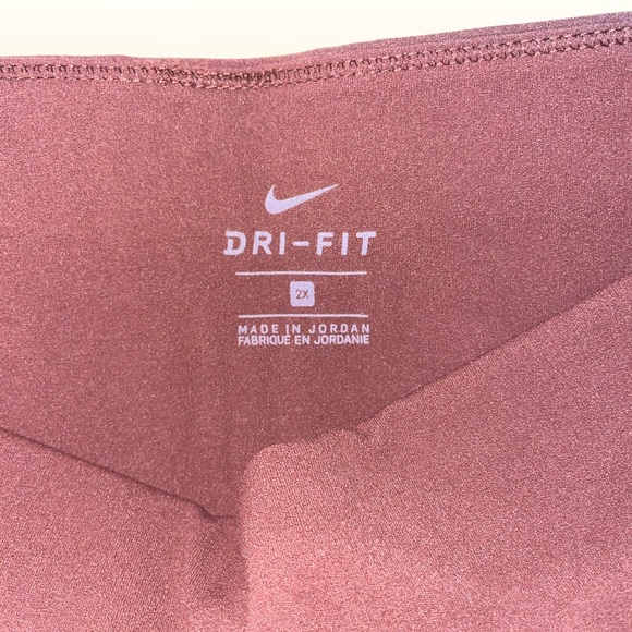 NWT-Nike Women Yoga Luxe Shorts Bronze Eclipse/Smokey Mauve - Picture 11 of 14